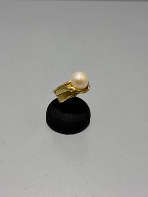 Anel em ouro com p&eacute;rola. 
Marca de garantia do ouro 800/1000 da contrastaria do Porto usada 