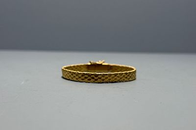 Pulseira de malha fantasia em ouro. 
Toque 800/1000, marca de garantia do ouro 800 da 