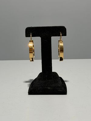 Par de argolas em ouro. 
Toque 800/1000. Marca de garantia da contrastaria do Porto “cabe&ccedil;a de 