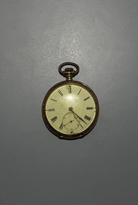 Rel&oacute;gio de bolso em ouro. 
Toque 18K. 
Marca Chronometre Zenith. 