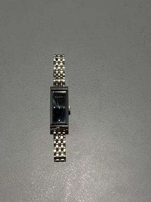 Rel&oacute;gio Gucci em a&ccedil;o com a numera&ccedil;&atilde;o 127.5/12543782. 
Sinais de uso.