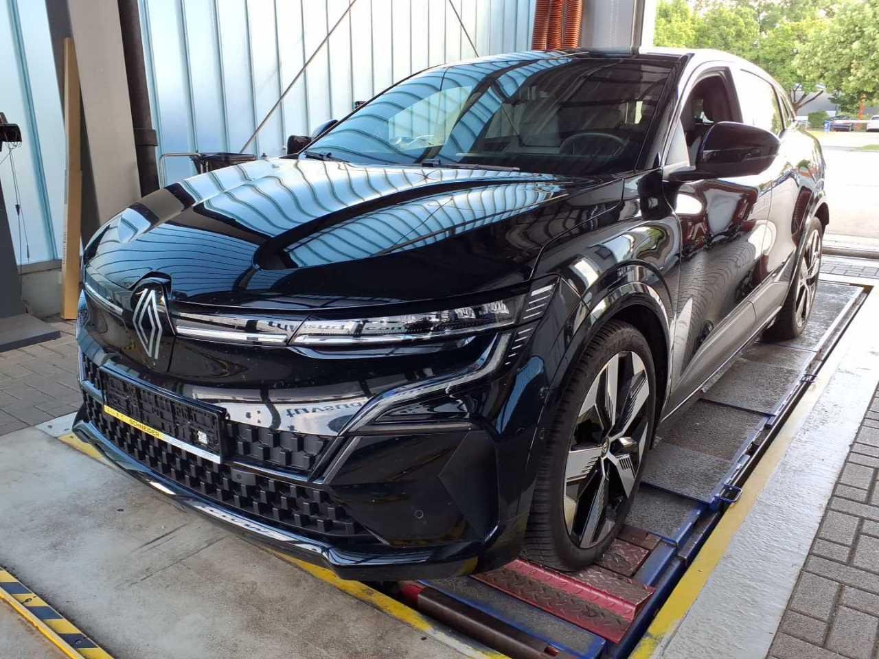 NowLeiloes | Leilão Renault | Viaturas Renault Megane - Elétrico - Automático.