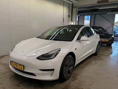 Tesla Model 3 2019. 145 567 Km. Mudan&ccedil;as: Autom&aacute;tico
Cor: Branco, Pot&ecirc;ncia: 238, Chave: Sim. 