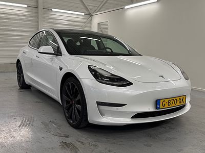 Tesla Model 3 2019. 148 200 Km. Mudan&ccedil;as: Autom&aacute;tico
Cor: Branco, Pot&ecirc;ncia: 462, Chave: Sim. 