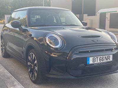 Mini 2021. 35 000 Km
Cor: preto.
Mini coper s 100 eletrico com apenas35 mil kms.
Carro estimado