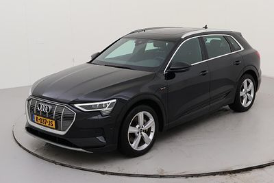Audi E-Tron 50 Business 2020. 145 122 Km. Mudanças: Automático
Cor: preto, Potência: 313 CV 
