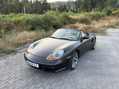 Porsche boxter 1998. 218 000 Km. Zahnrad: Manual
Farbe: preto.
Cor é película, original azul 