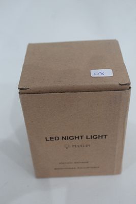 Lumin&aacute;ria noturna de LED MZ3092E com plugue de parede, sensor fotoc&eacute;lula crepuscular, brilho 