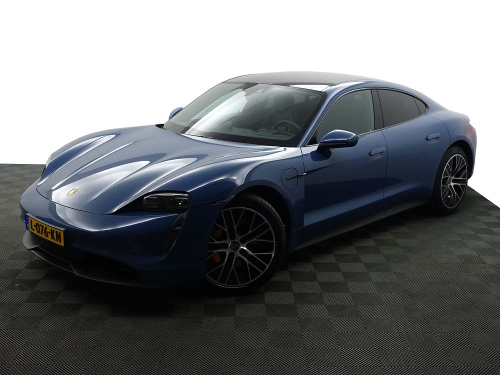 Porsche Taycan 4S 2021. 113 700 Km. Mudan&ccedil;as: Autom&aacute;tico
Cor: azul.
Primeira matr&iacute;cula 