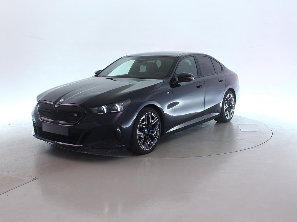 BMW i5 2024. 17 700 Km. Mudan&ccedil;as: Autom&aacute;tico
Cor: azul.
Primeira matr&iacute;cula
05/09/2024 