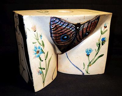 Лукин Е.Н. - Авторская ваза для цветка (СДЕРЖАННАЯ ЭРОТИКА). Керамика. Размер вазы - 12,5 х 16 х 8 