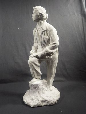 Неизвестный ленинградский скульптор. "Девушка-геолог" . Гипс. Высота фигуры - 35 см. 1950-е годы.