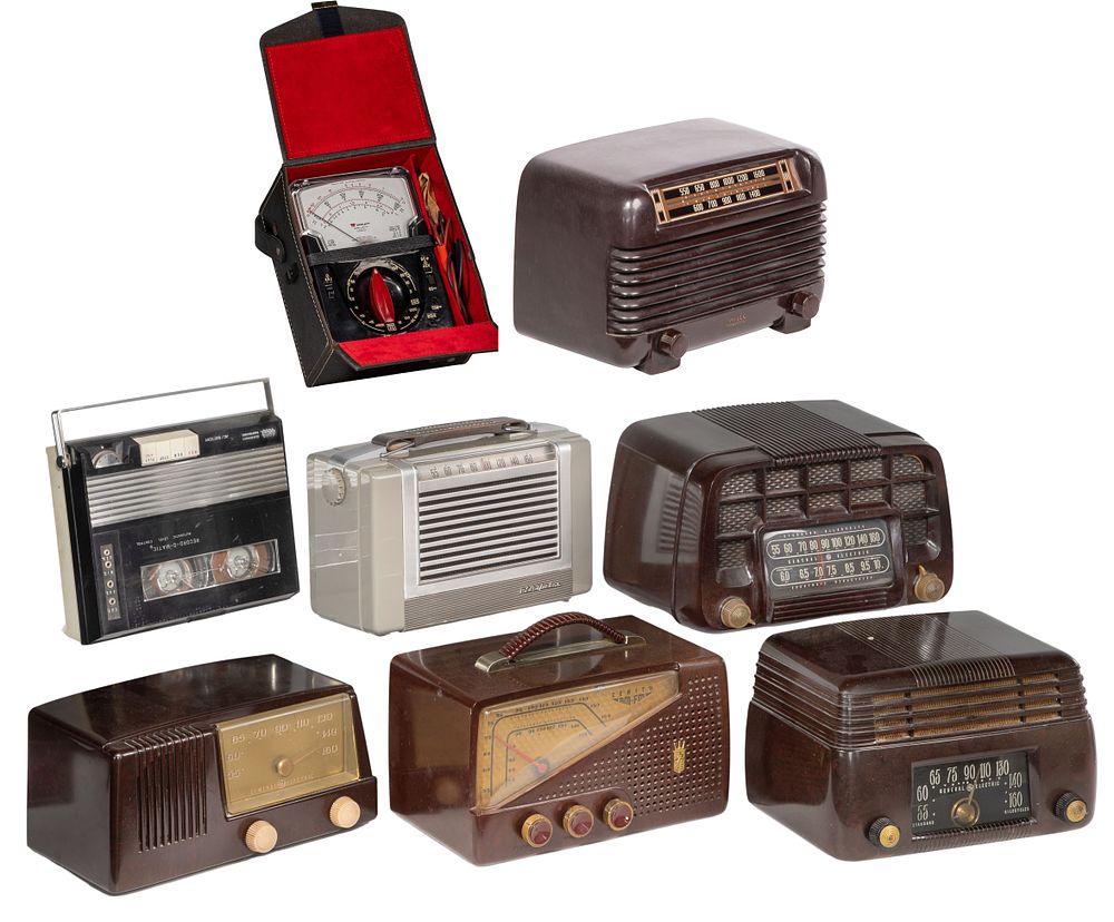 Lot 260: Table Top Radio Assortment