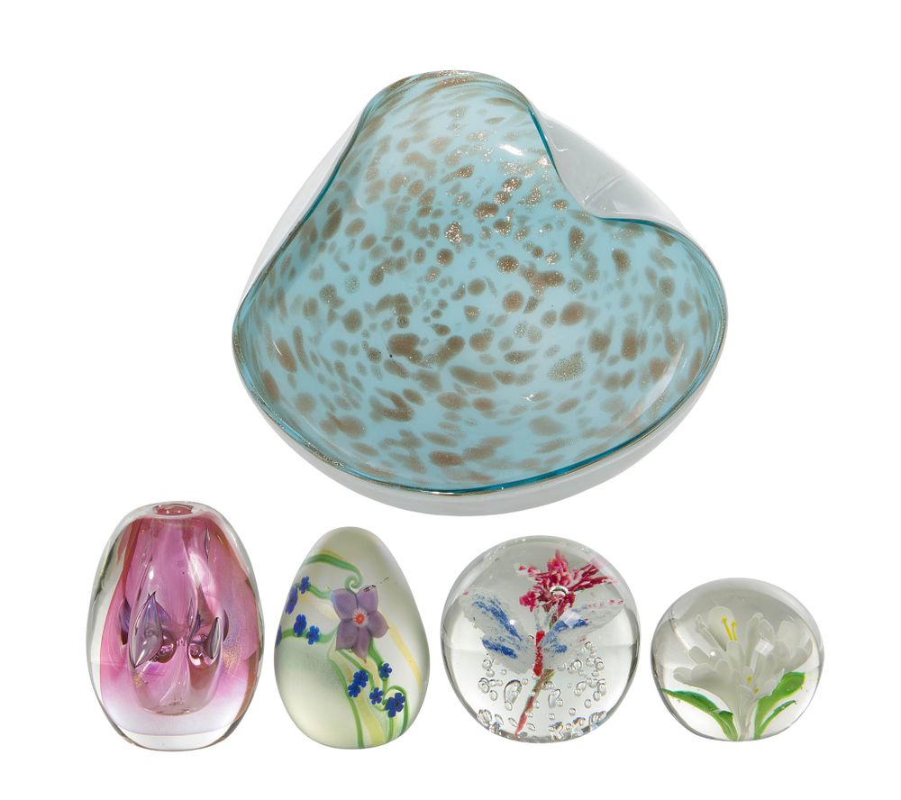 Lot 293: Artist Signed Paperweight Assortment