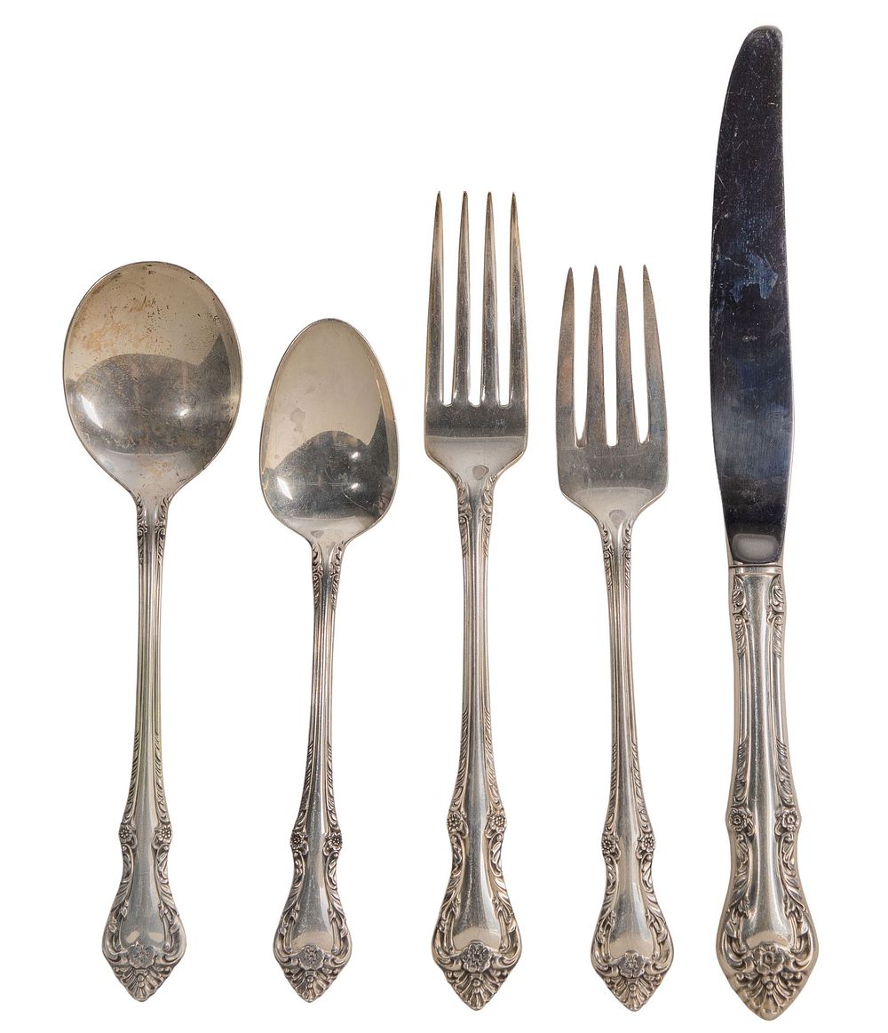 Lot 204: Oneida Community 'Melbourne' Sterling Silver Flatware Service