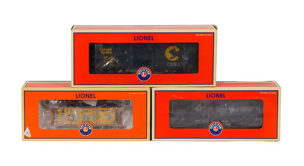 Lot 340: Lionel Model Train O Scale Chessie Assortment