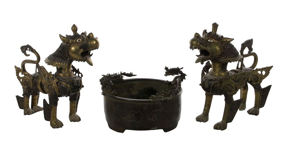 Lot 260: Asian Decorative Objects