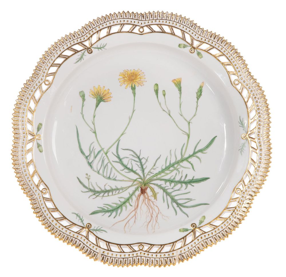Lot 205: Royal Copenhagen Flora Danica Cabinet Plate