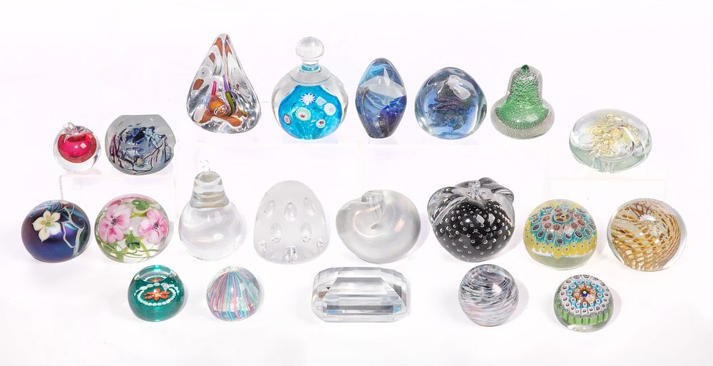 Lot 227: Art Glass Paperweight Assortment