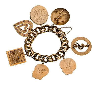 14k Gold Charm Bracelet Double circle bracelet having (7) attached charms (all marked '14k') 