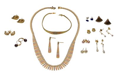 14k Gold Jewelry Assortment (13) items including a tri-color necklace having matching bracelet 