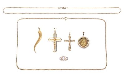 18k Yellow Gold Jewelry Assortment 
(7) items including (4) pendants, (2) chain style necklaces 