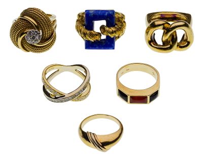 18K Gold and Gemstone Ring Assortment (6) items including a bi-colored, over-lapping bands 