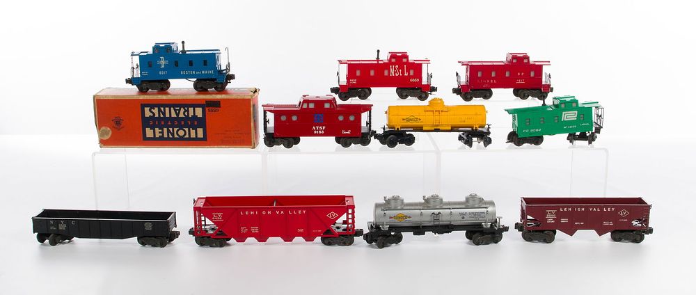 Lot 173: Lionel Model Train O Scale Assortment