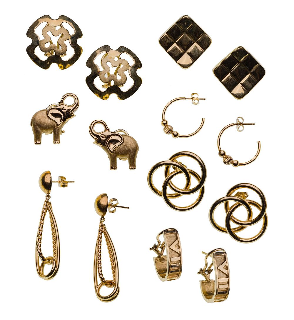 Lot 184: 14k Yellow Gold Earring Set Assortment