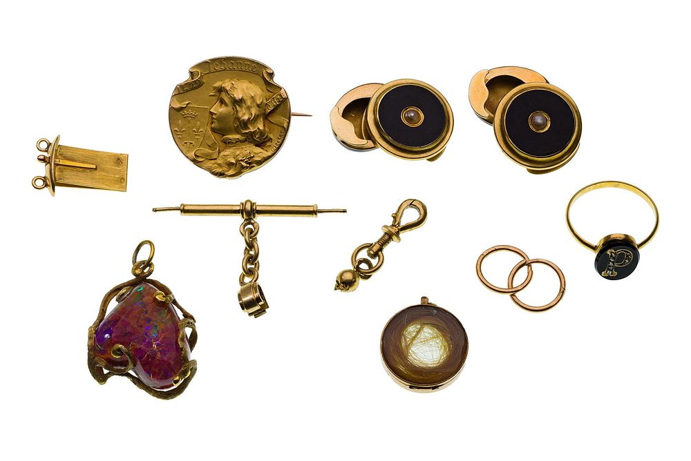 Lot 202: 18k Gold Jewelry Assortment
