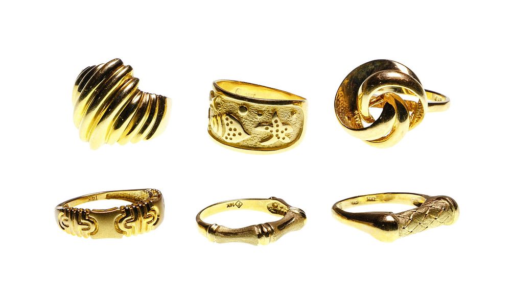 Lot 208: 14k Yellow Gold Ring Assortment