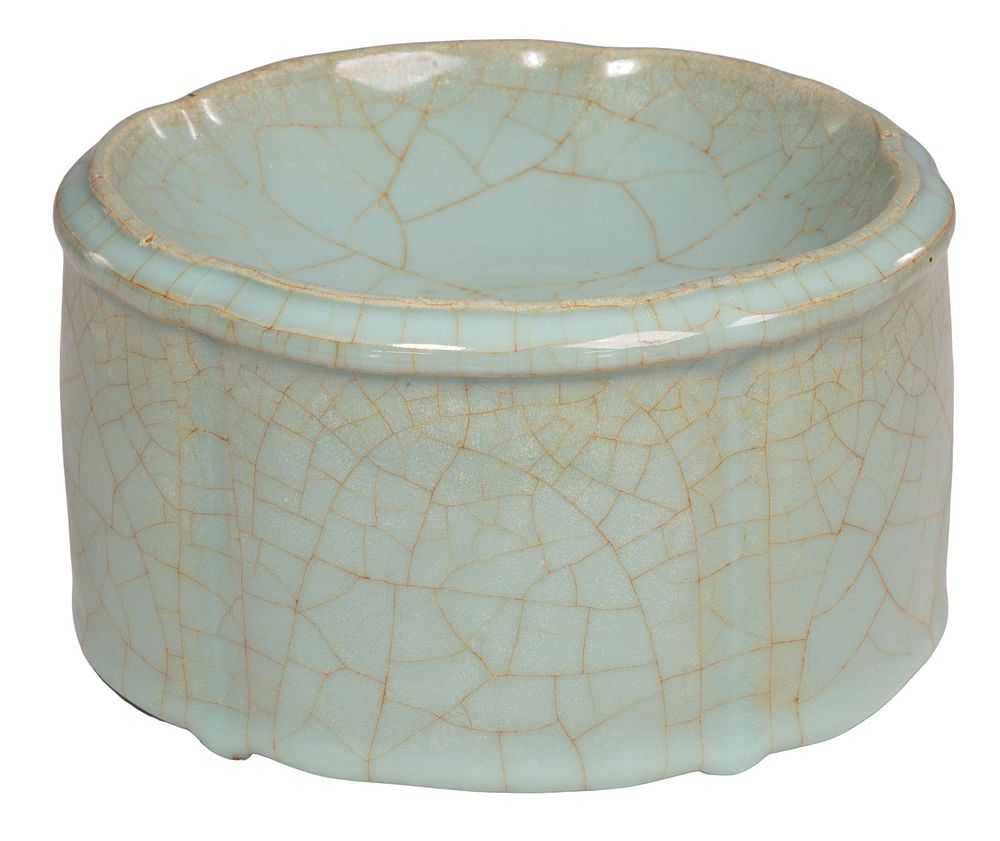 Lot 364: Chinese Guan Ware Brush Washer
