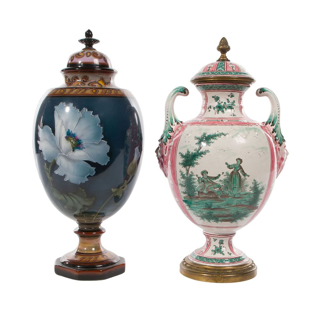 Lot 389: Porcelain Lidded Urns