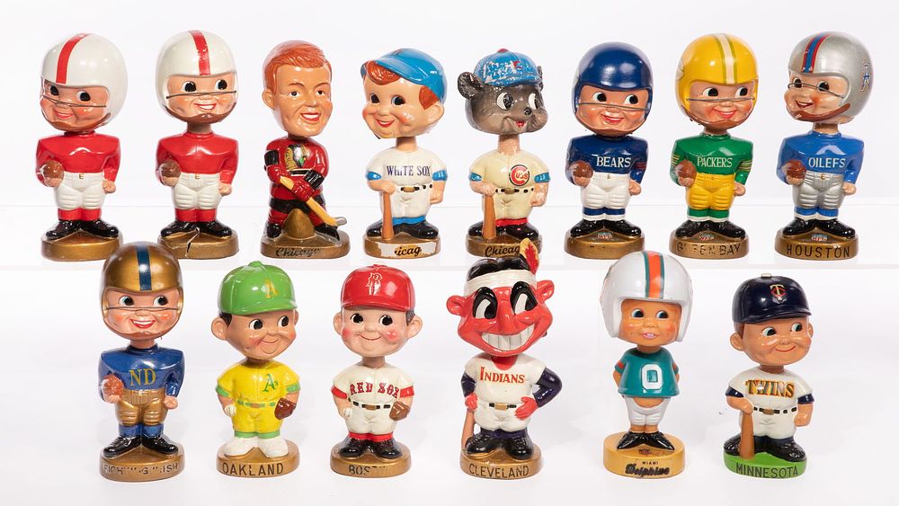 Lot 529: Bobblehead / Nodder Assortment