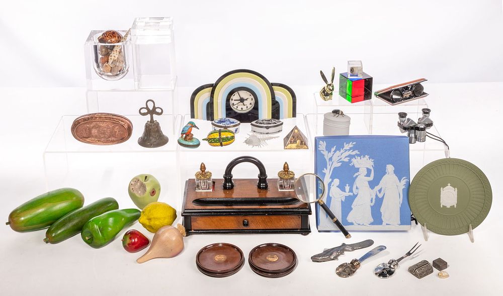 Lot 189: Decorative Object Assortment