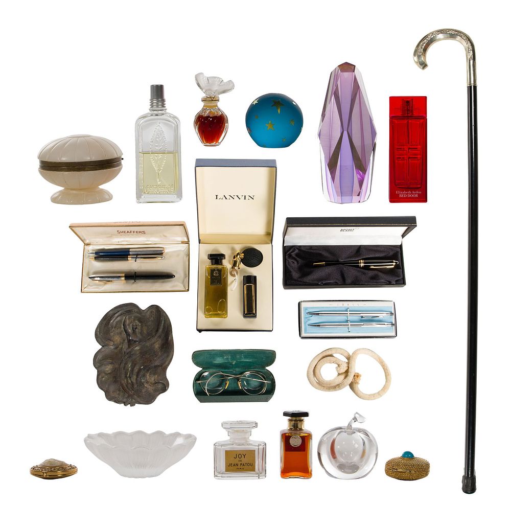 Lot 190: Decorative Object Assortment