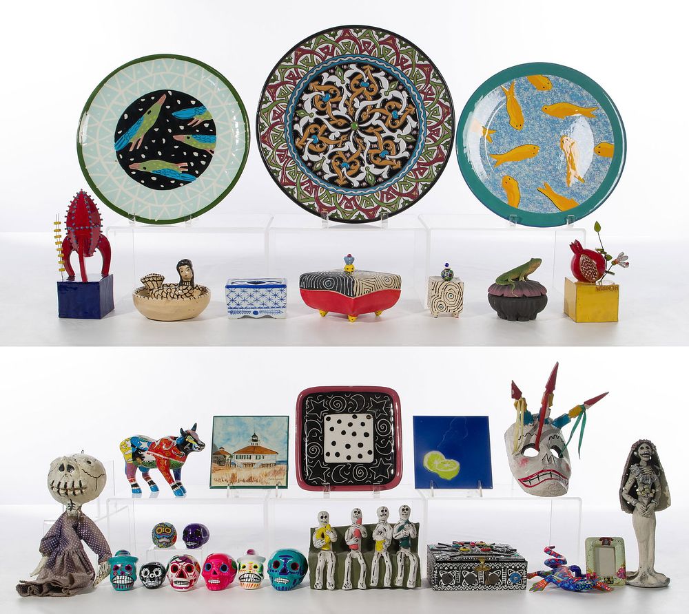 Lot 216: Studio Pottery Assortment