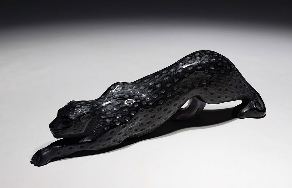Lot 221: Lalique Crystal Zeila Black Panther Figurine