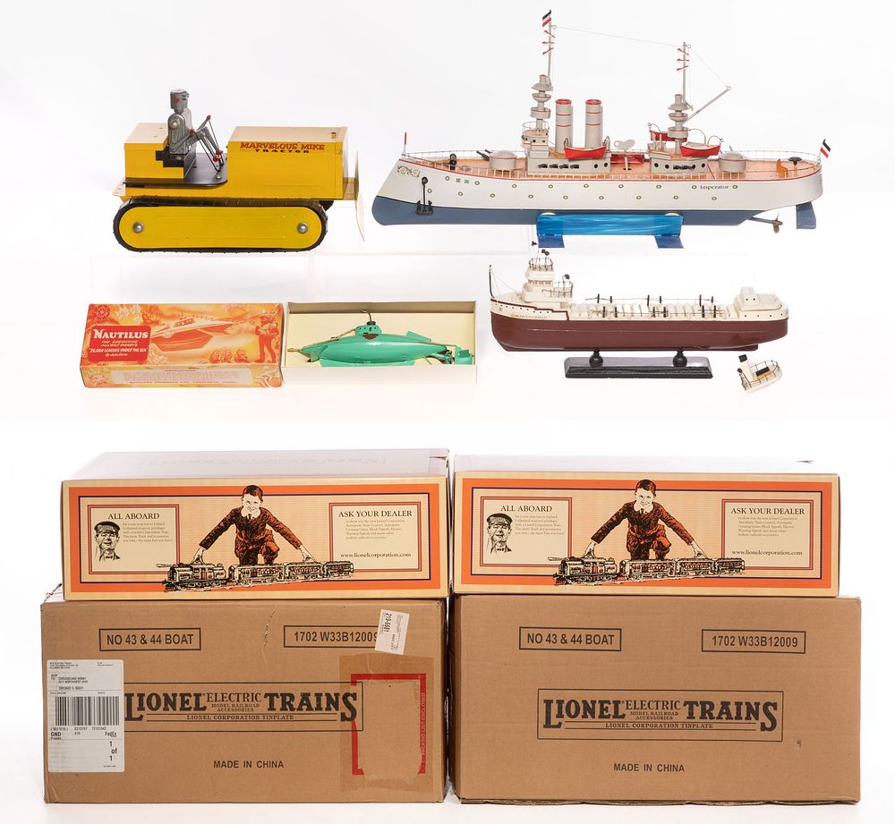 Lot 235: Tin Lithographed Boat Assortment