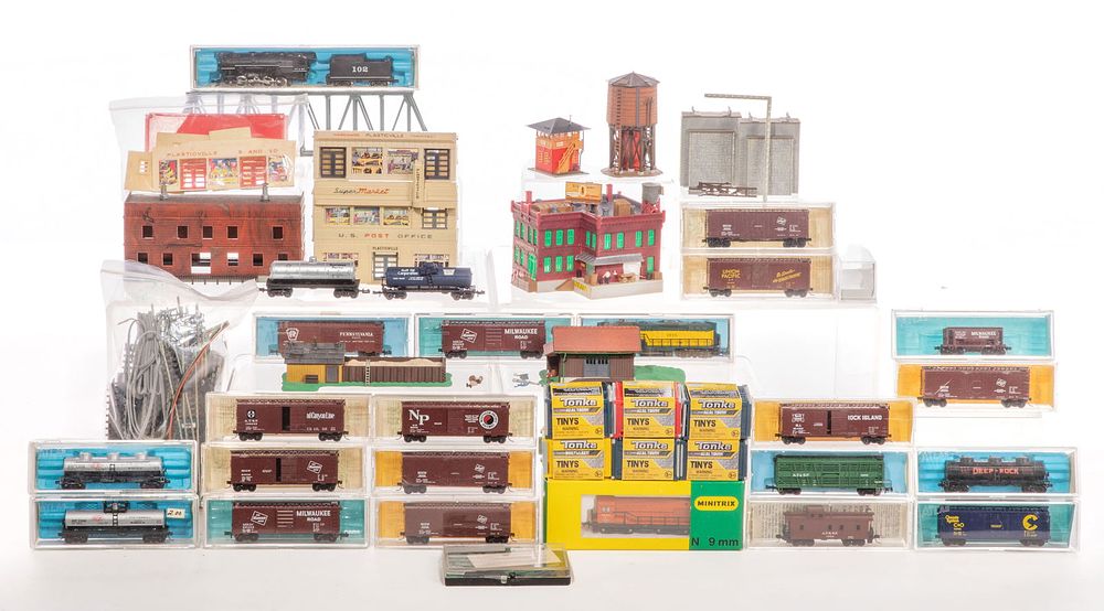 Lot 249: Model Train N Scale Assortment