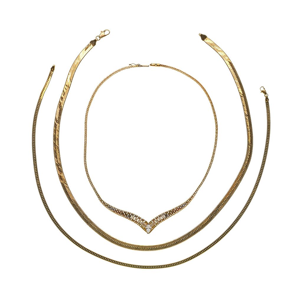Lot 209: 14k Yellow Gold Necklace Assortment