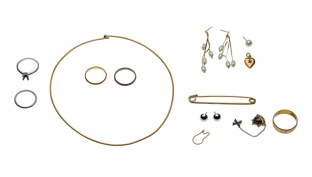 Lot 212: Platinum and Gold Jewelry Assortment