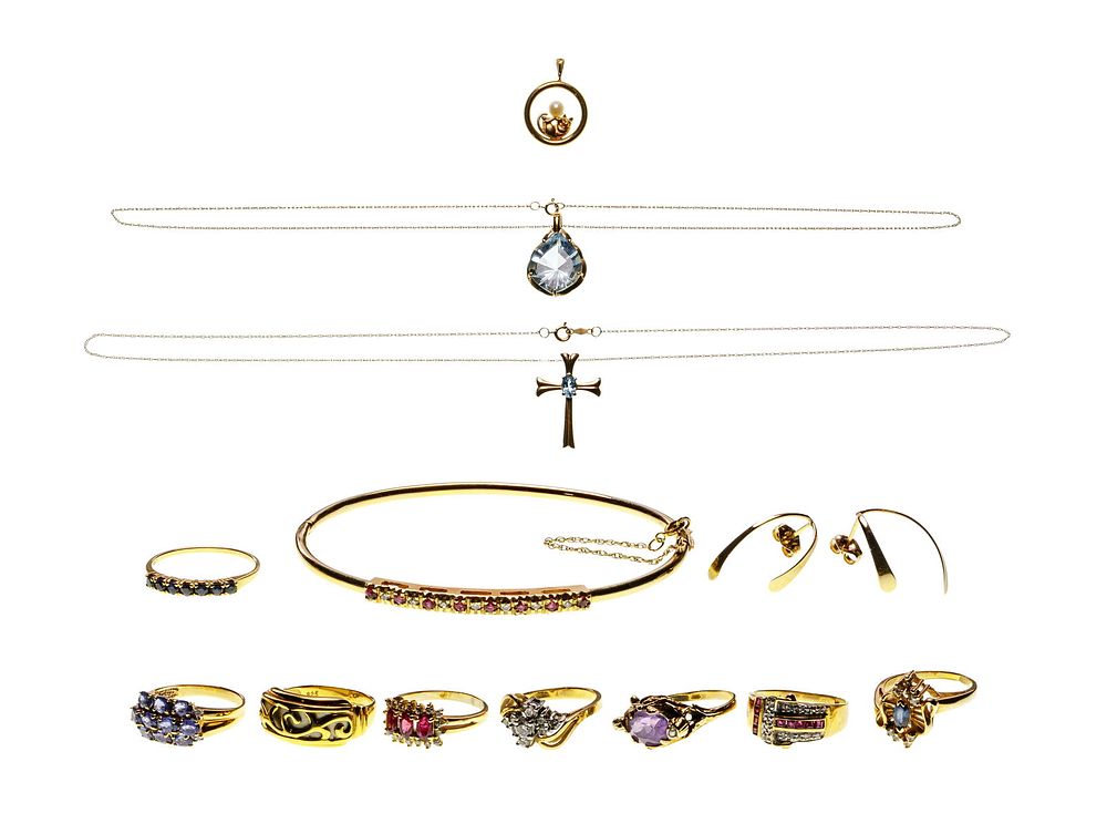 Lot 215: 14k Yellow Gold Jewelry Assortment