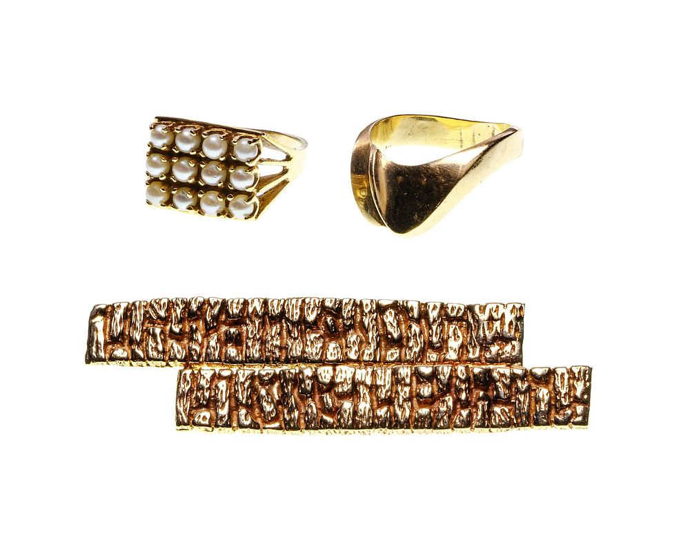 Lot 216: 14k Yellow Gold Jewelry Assortment
