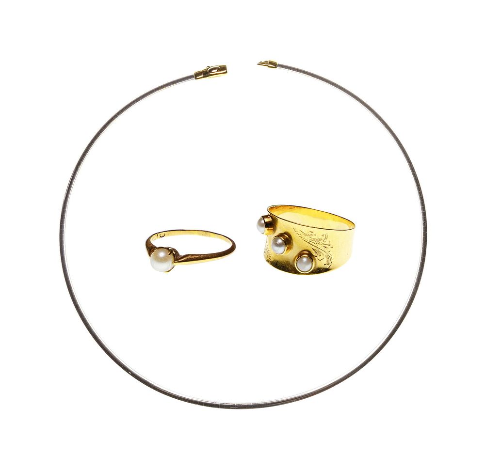 Lot 180: 18k Gold Necklace and Ring Assortment