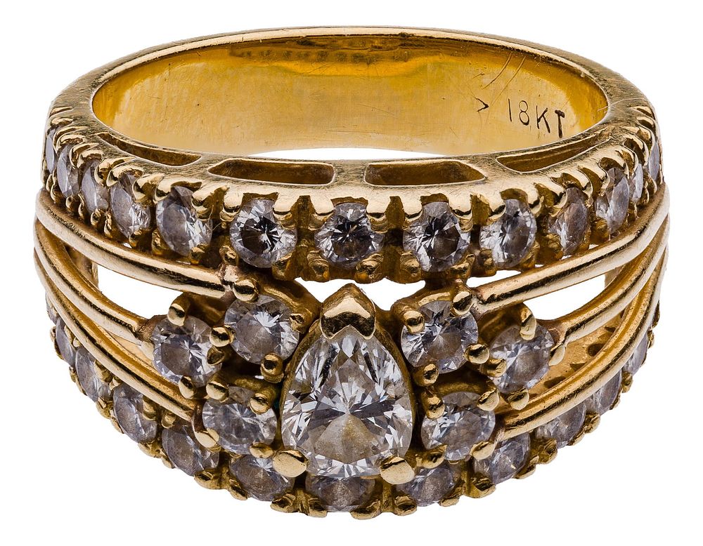 Lot 193: 18k Yellow Gold and Diamond Ring