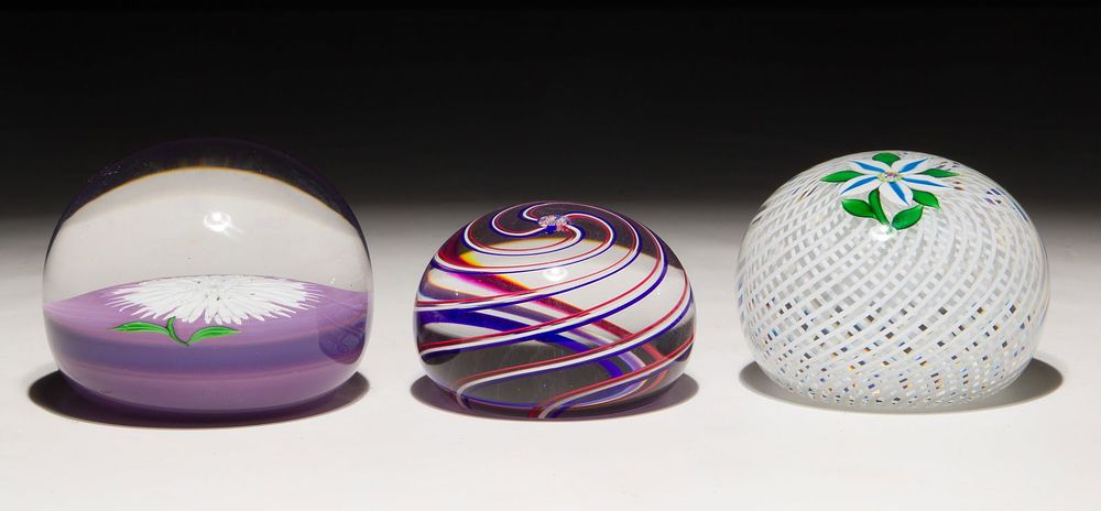 Lot 218: St. Louis Paperweight Assortment