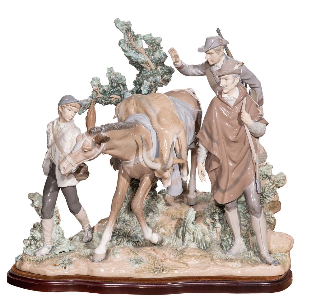 Lot 246: Lladro #5098 'Successful Hunt' Porcelain Figurine