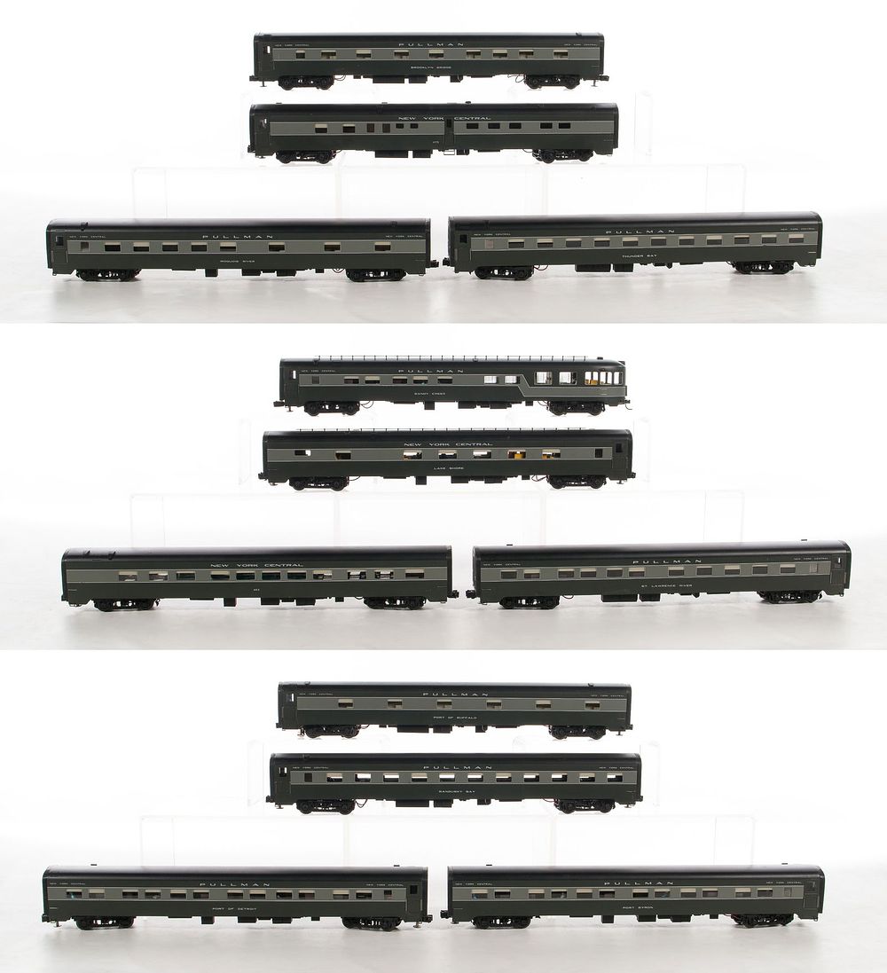 Lot 412: Golden Gate Depot Model Train O Scale 1948 20th Century Limited Collection