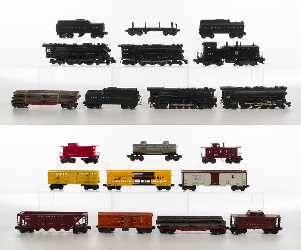 Lot 426: Lionel Model Train O Scale Assortment